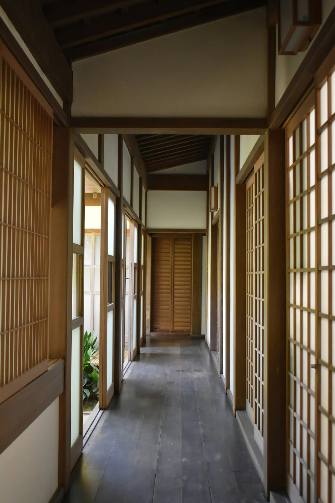 日本家屋の廊下