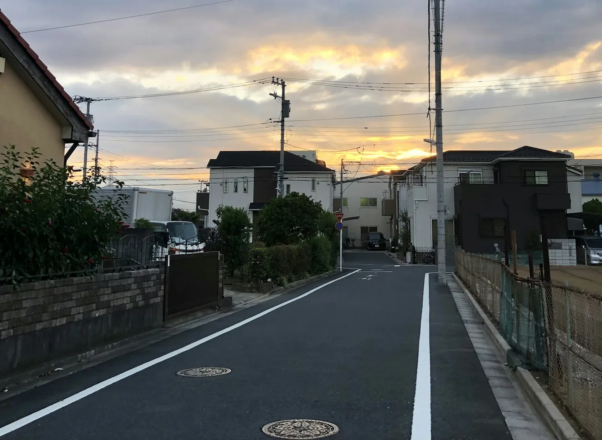夕暮れの住宅街